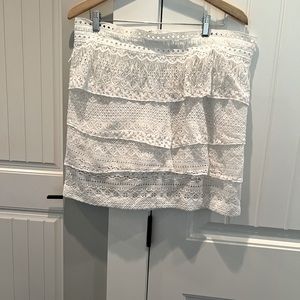 Anthropologie HD in Paris -White lace above the knee, skirt, 1/4 zip back. Lined